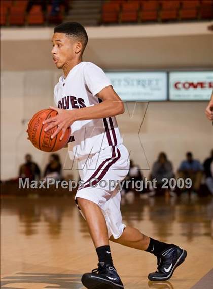 Thumbnail 2 in Sunrise Christian Academy vs. Mansfield Timberview (Fantasy of Lights D1 Championship) photogallery.