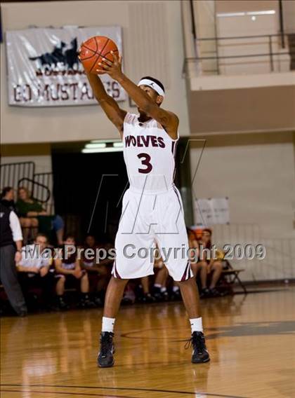 Thumbnail 2 in Sunrise Christian Academy vs. Mansfield Timberview (Fantasy of Lights D1 Championship) photogallery.