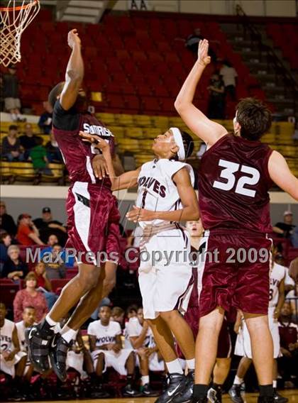 Thumbnail 1 in Sunrise Christian Academy vs. Mansfield Timberview (Fantasy of Lights D1 Championship) photogallery.