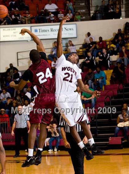 Thumbnail 1 in Sunrise Christian Academy vs. Mansfield Timberview (Fantasy of Lights D1 Championship) photogallery.