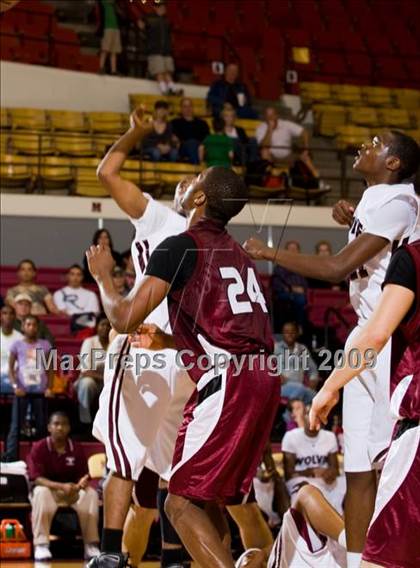 Thumbnail 2 in Sunrise Christian Academy vs. Mansfield Timberview (Fantasy of Lights D1 Championship) photogallery.
