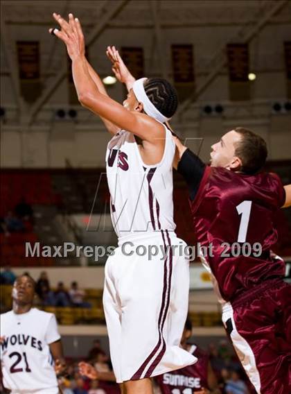 Thumbnail 2 in Sunrise Christian Academy vs. Mansfield Timberview (Fantasy of Lights D1 Championship) photogallery.