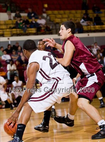 Thumbnail 2 in Sunrise Christian Academy vs. Mansfield Timberview (Fantasy of Lights D1 Championship) photogallery.