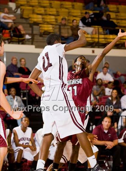Thumbnail 2 in Sunrise Christian Academy vs. Mansfield Timberview (Fantasy of Lights D1 Championship) photogallery.