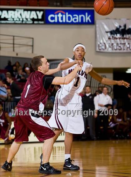 Thumbnail 3 in Sunrise Christian Academy vs. Mansfield Timberview (Fantasy of Lights D1 Championship) photogallery.