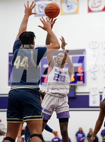 Thumbnail 1 in Decatur Central vs. Ben Davis (IHSAA 4A Sectional Semi-Final) photogallery.