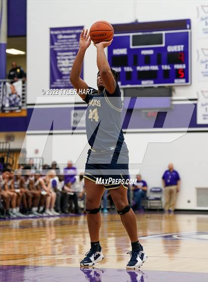 Thumbnail 3 in Decatur Central vs. Ben Davis (IHSAA 4A Sectional Semi-Final) photogallery.