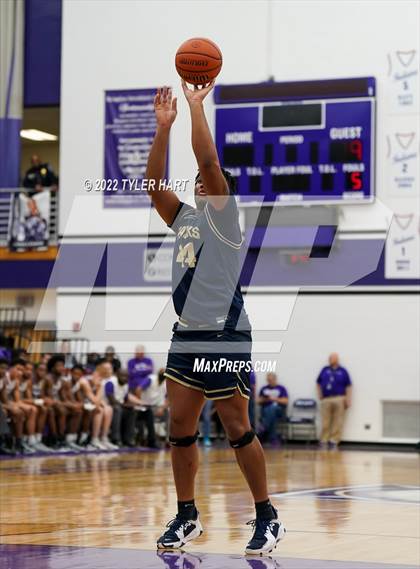 Thumbnail 1 in Decatur Central vs. Ben Davis (IHSAA 4A Sectional Semi-Final) photogallery.