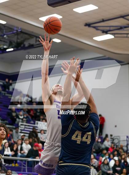 Thumbnail 3 in Decatur Central vs. Ben Davis (IHSAA 4A Sectional Semi-Final) photogallery.