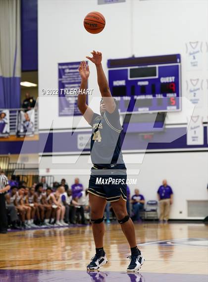 Thumbnail 2 in Decatur Central vs. Ben Davis (IHSAA 4A Sectional Semi-Final) photogallery.