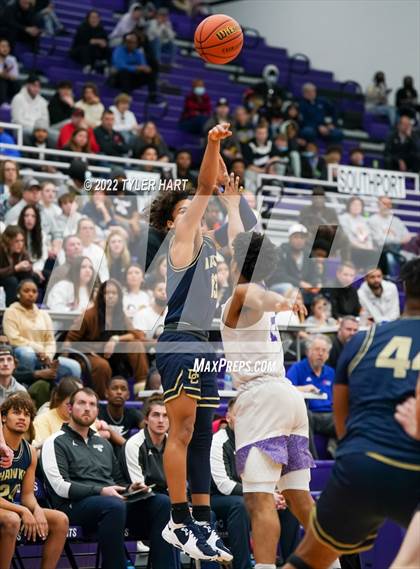 Thumbnail 2 in Decatur Central vs. Ben Davis (IHSAA 4A Sectional Semi-Final) photogallery.