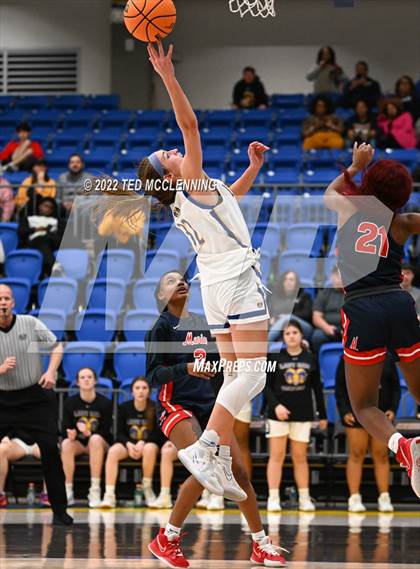 Thumbnail 2 in Lakeside vs. Marion (AAA 5A State Playoff first round) photogallery.