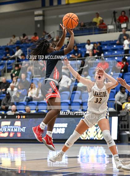 Thumbnail 2 in Lakeside vs. Marion (AAA 5A State Playoff first round) photogallery.