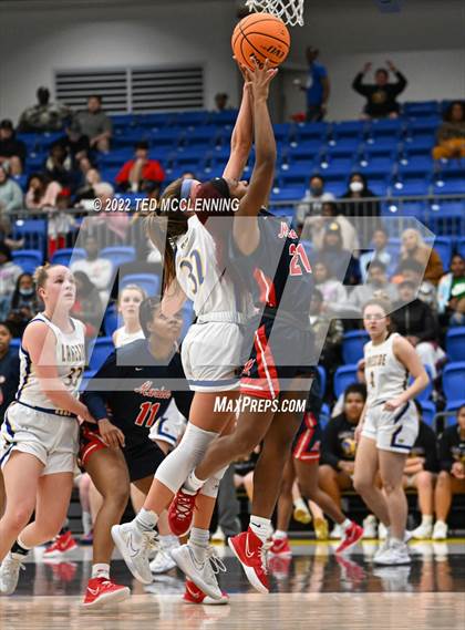 Thumbnail 3 in Lakeside vs. Marion (AAA 5A State Playoff first round) photogallery.