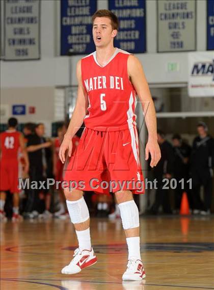 Thumbnail 3 in Mater Dei vs. Burbank (MaxPreps Holiday Classic) photogallery.