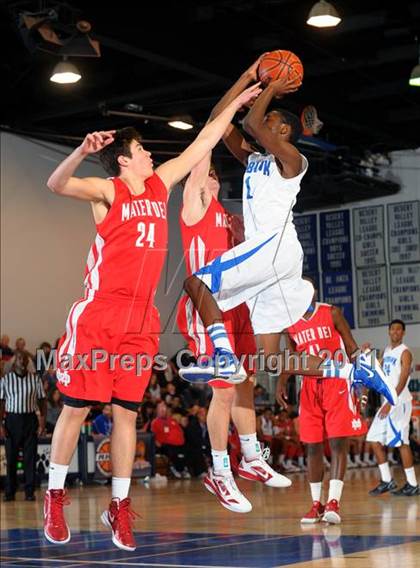 Thumbnail 2 in Mater Dei vs. Burbank (MaxPreps Holiday Classic) photogallery.