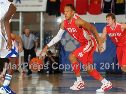 Thumbnail 2 in Mater Dei vs. Burbank (MaxPreps Holiday Classic) photogallery.