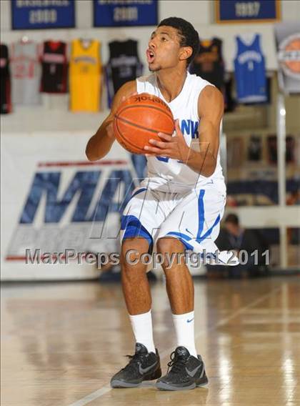 Thumbnail 1 in Mater Dei vs. Burbank (MaxPreps Holiday Classic) photogallery.