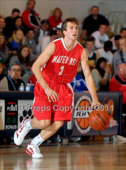 Thumbnail 2 in Mater Dei vs. Burbank (MaxPreps Holiday Classic) photogallery.