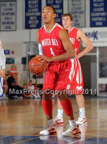 Thumbnail 3 in Mater Dei vs. Burbank (MaxPreps Holiday Classic) photogallery.