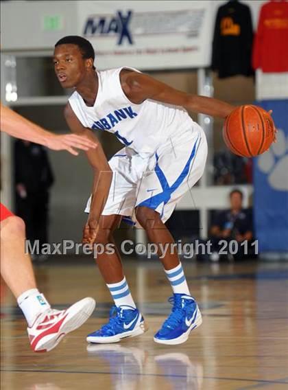 Thumbnail 1 in Mater Dei vs. Burbank (MaxPreps Holiday Classic) photogallery.