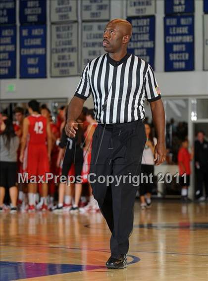Thumbnail 1 in Mater Dei vs. Burbank (MaxPreps Holiday Classic) photogallery.