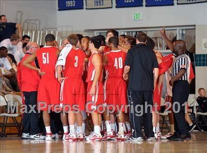 Thumbnail 2 in Mater Dei vs. Burbank (MaxPreps Holiday Classic) photogallery.