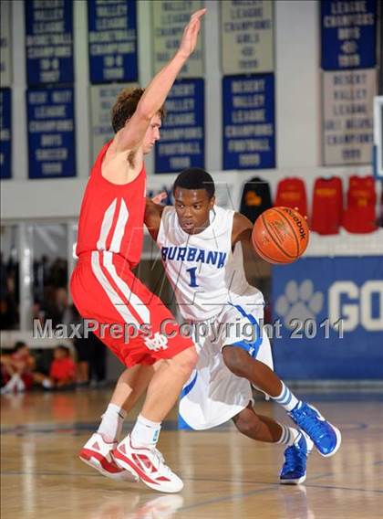 Thumbnail 2 in Mater Dei vs. Burbank (MaxPreps Holiday Classic) photogallery.