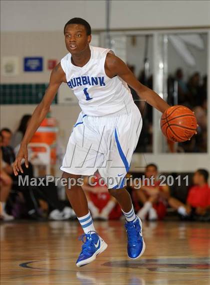Thumbnail 3 in Mater Dei vs. Burbank (MaxPreps Holiday Classic) photogallery.