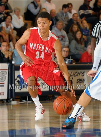 Thumbnail 1 in Mater Dei vs. Burbank (MaxPreps Holiday Classic) photogallery.
