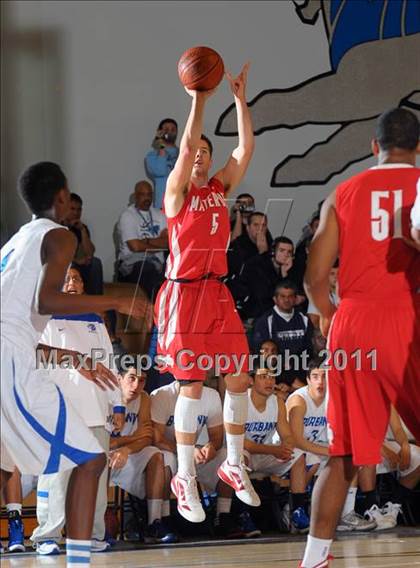 Thumbnail 2 in Mater Dei vs. Burbank (MaxPreps Holiday Classic) photogallery.