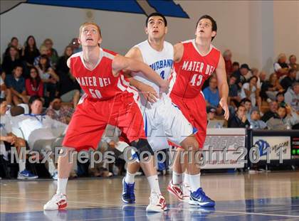 Thumbnail 1 in Mater Dei vs. Burbank (MaxPreps Holiday Classic) photogallery.