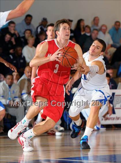 Thumbnail 1 in Mater Dei vs. Burbank (MaxPreps Holiday Classic) photogallery.