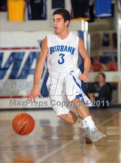 Thumbnail 3 in Mater Dei vs. Burbank (MaxPreps Holiday Classic) photogallery.