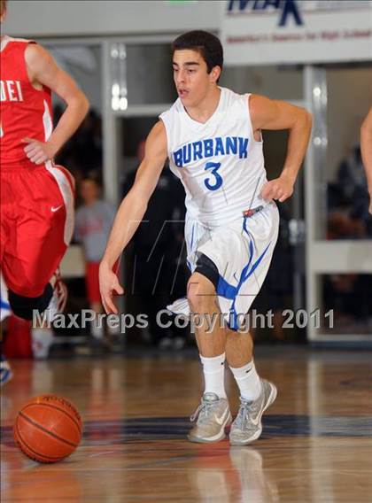 Thumbnail 2 in Mater Dei vs. Burbank (MaxPreps Holiday Classic) photogallery.