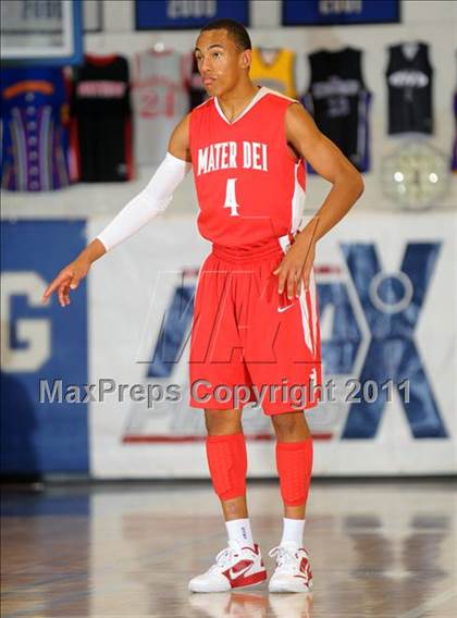 Thumbnail 1 in Mater Dei vs. Burbank (MaxPreps Holiday Classic) photogallery.