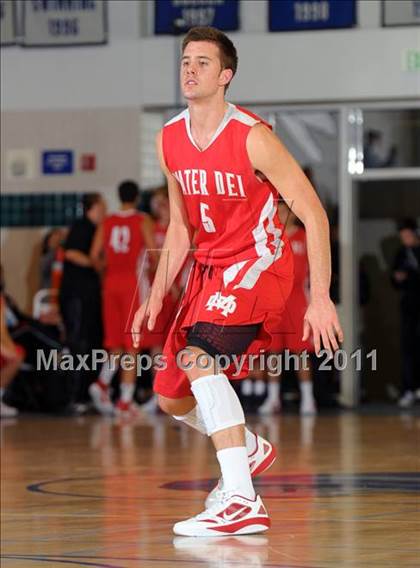Thumbnail 1 in Mater Dei vs. Burbank (MaxPreps Holiday Classic) photogallery.