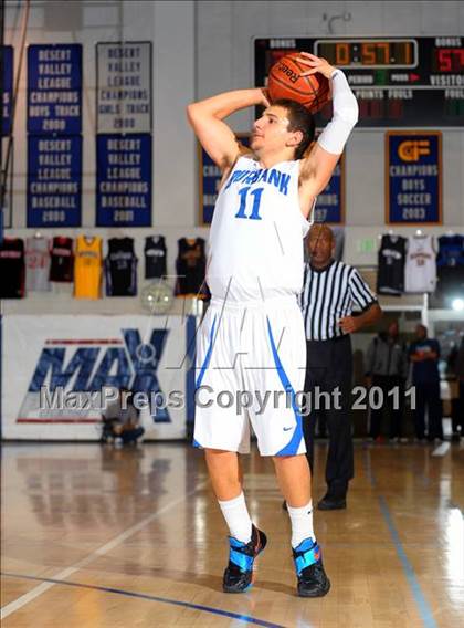 Thumbnail 3 in Mater Dei vs. Burbank (MaxPreps Holiday Classic) photogallery.