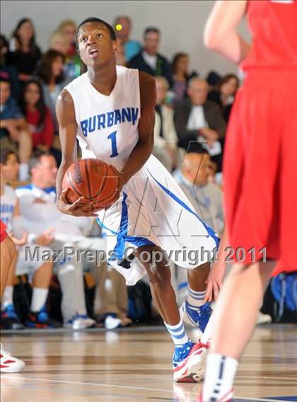 Thumbnail 2 in Mater Dei vs. Burbank (MaxPreps Holiday Classic) photogallery.