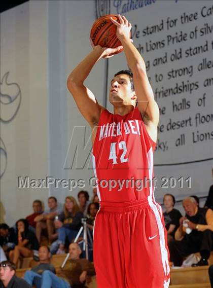 Thumbnail 1 in Mater Dei vs. Burbank (MaxPreps Holiday Classic) photogallery.
