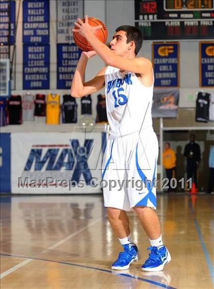 Thumbnail 3 in Mater Dei vs. Burbank (MaxPreps Holiday Classic) photogallery.