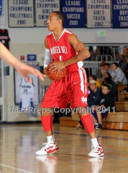 Thumbnail 1 in Mater Dei vs. Burbank (MaxPreps Holiday Classic) photogallery.