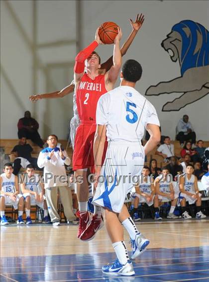 Thumbnail 1 in Mater Dei vs. Burbank (MaxPreps Holiday Classic) photogallery.