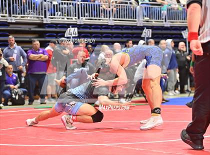 Thumbnail 2 in UIL 5A/6A State Championships - Round 1 photogallery.