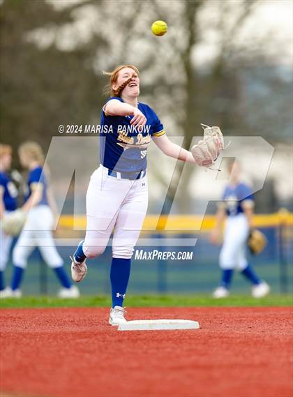 Thumbnail 2 in Bishop Grimes vs Cato-Meridian photogallery.