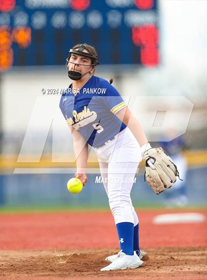Thumbnail 2 in Bishop Grimes vs Cato-Meridian photogallery.