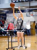 Photo from the gallery "Simeon vs. Vashon (Bank of O'Fallon Shootout)"