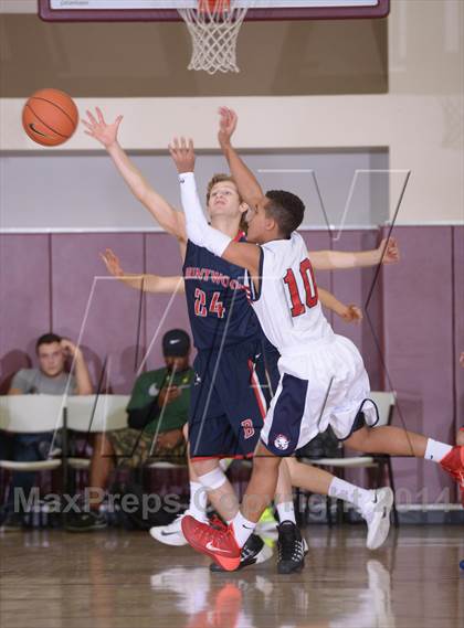 Thumbnail 2 in Brentwood School vs. Bellarmine-Jefferson (MaxPreps Holiday Classic) photogallery.