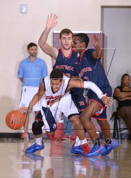 Thumbnail 2 in Brentwood School vs. Bellarmine-Jefferson (MaxPreps Holiday Classic) photogallery.
