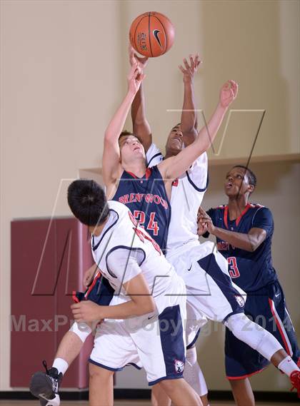Thumbnail 1 in Brentwood School vs. Bellarmine-Jefferson (MaxPreps Holiday Classic) photogallery.